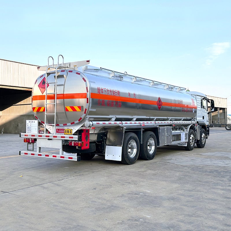 Camion de livraison de transport de carburant diesel HOWO 8*4 20cbm