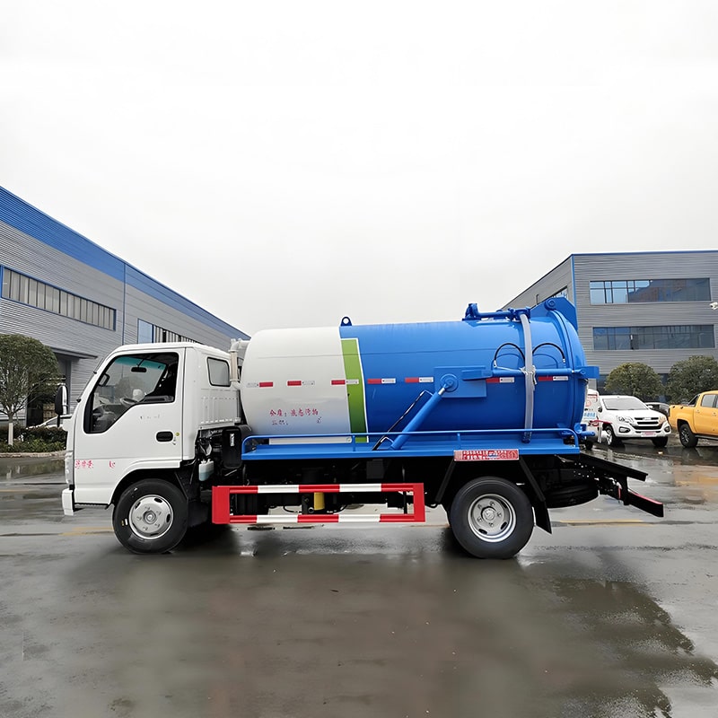 سعر شاحنة شفط مياه الصرف الصحي الصغيرة ISUZU ELF 5000L