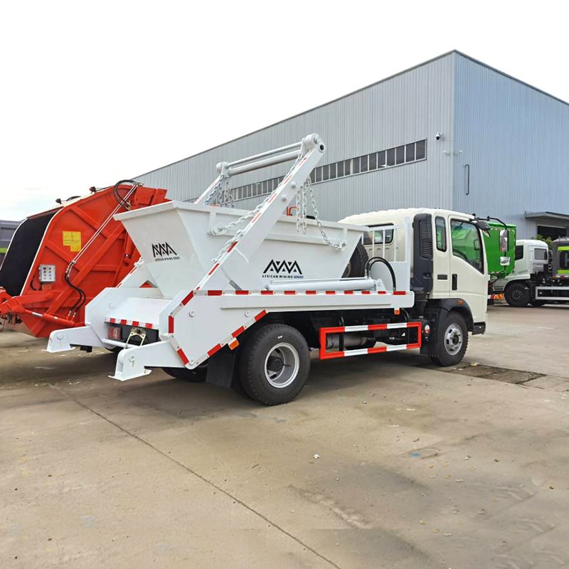 Sinotruk HOWO 4X2 5CBM Swing Arm Garbage Truck Rear Loader
