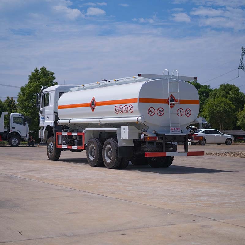 Camion citerne à mazout Shacman 6x6 25 000 litres