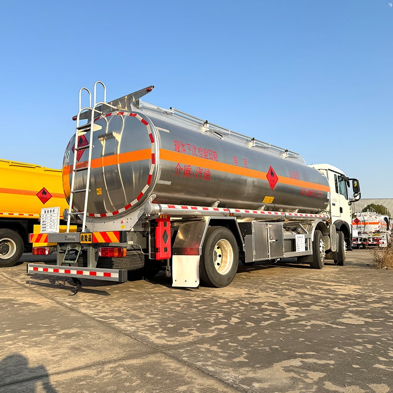Camion de livraison diesel en alliage d'aluminium HOWO 25 000 litres