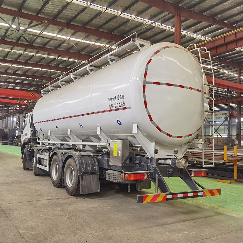 HOWO 28cbm corn Petroleum resin granule transport truck