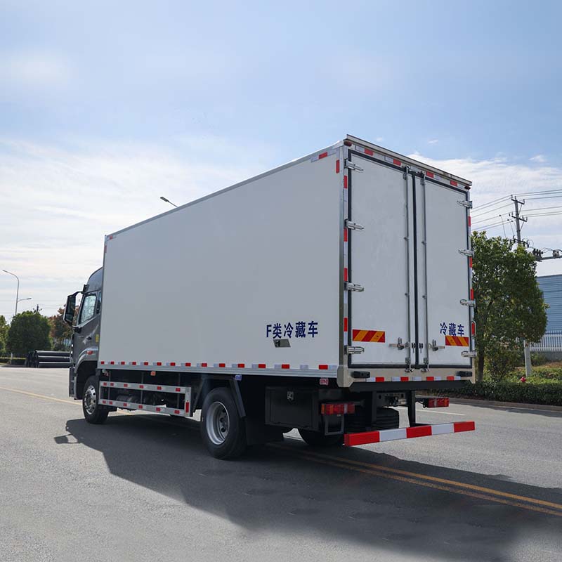 Camion frigorifique léger Sinotruk HOWO de 6,8 m à vendre