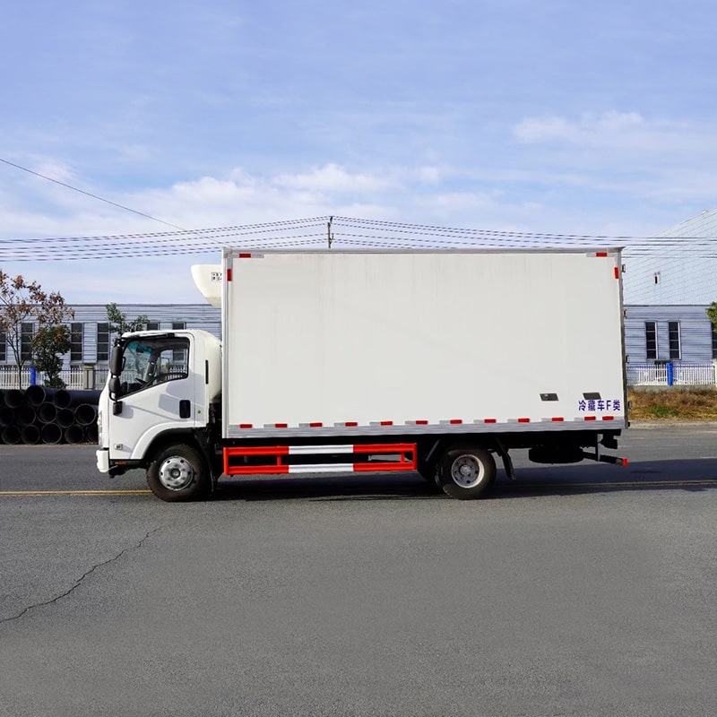 Camion frigorifique de fruits de mer congelés Isuzu 23 m3 au Japon