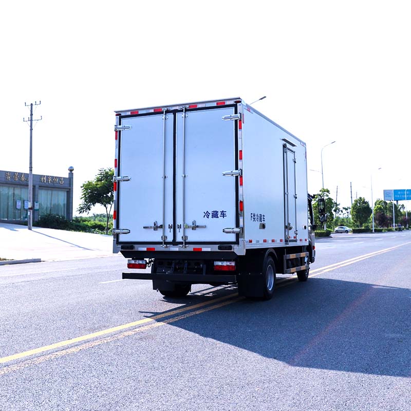 DongFeng small 5ton refrigerated truck