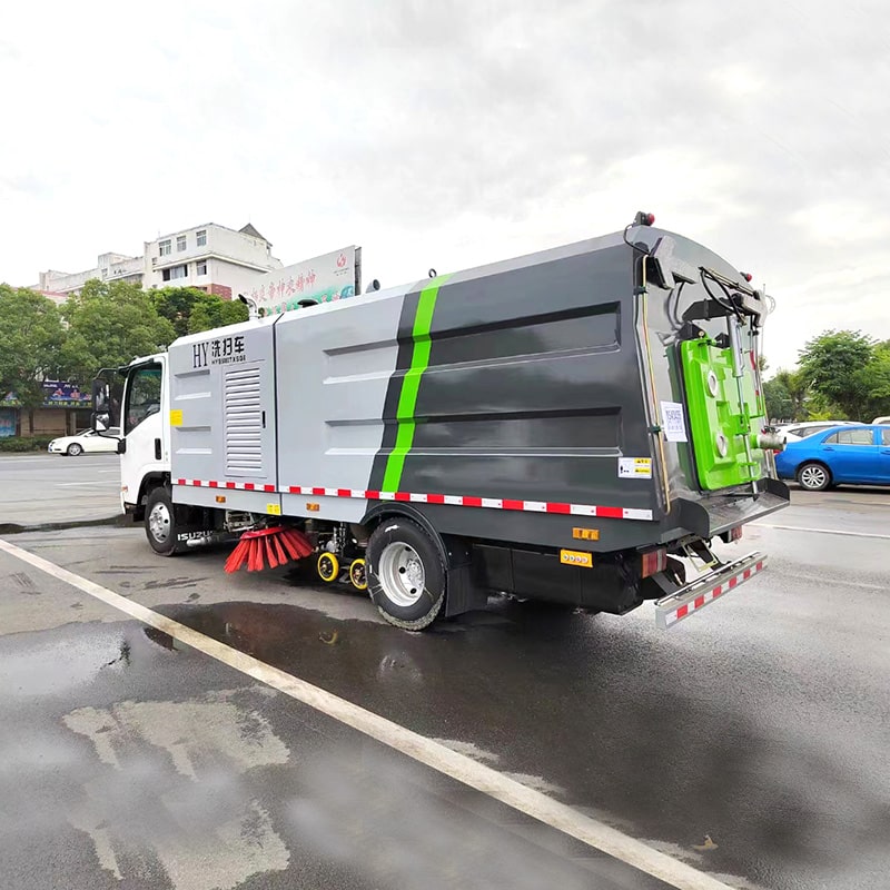 ISUZU 4cbm high-pressure flushing self-cleaning road sweeper