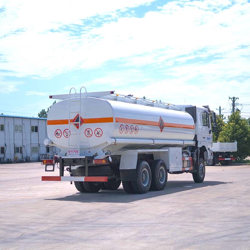Camion citerne à mazout Shacman 6x6 25 000 litres