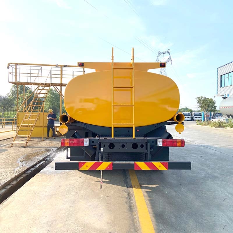FAW 4x2 aluminum 12000 liters fuel tank truck