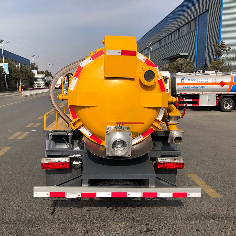 Dongfeng 4×2 mini sewage suction truck