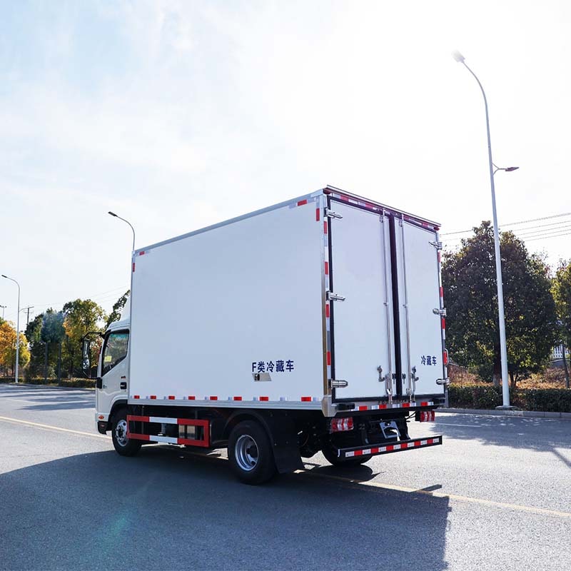 Camion frigorifique JAC 4X2 pour le transport de légumes et de viande