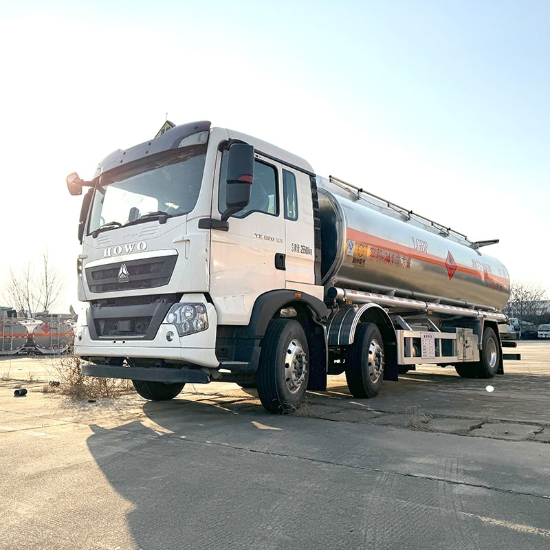 Camion de livraison diesel en alliage d'aluminium HOWO 25 000 litres