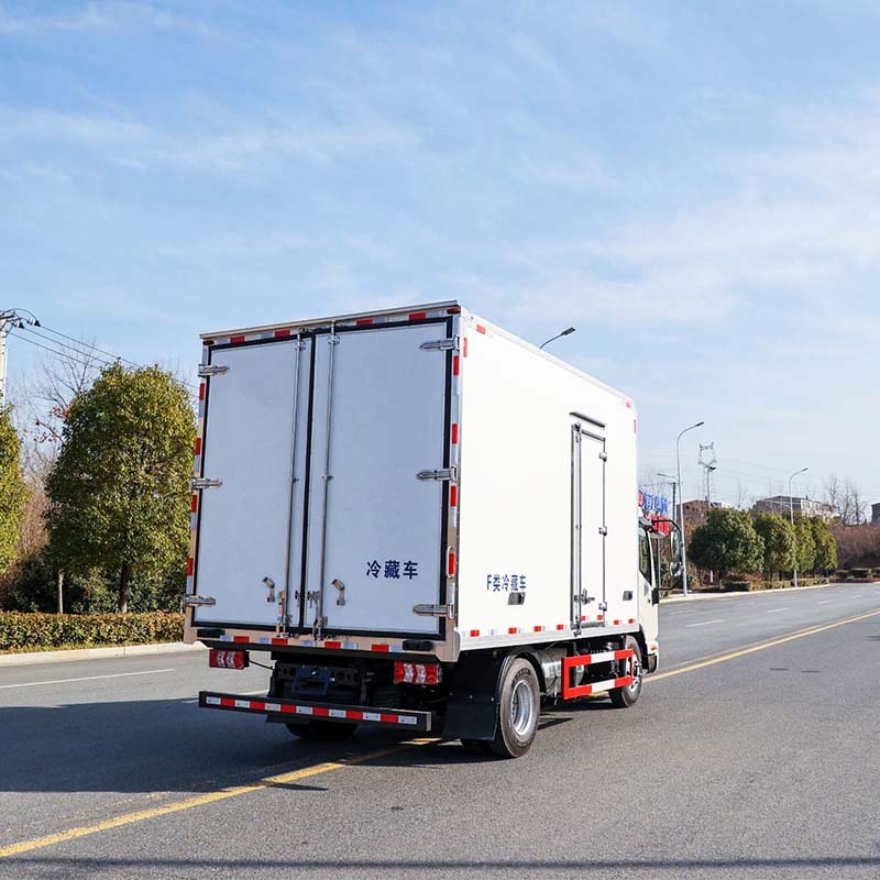 Camion frigorifique JAC 4X2 pour le transport de légumes et de viande