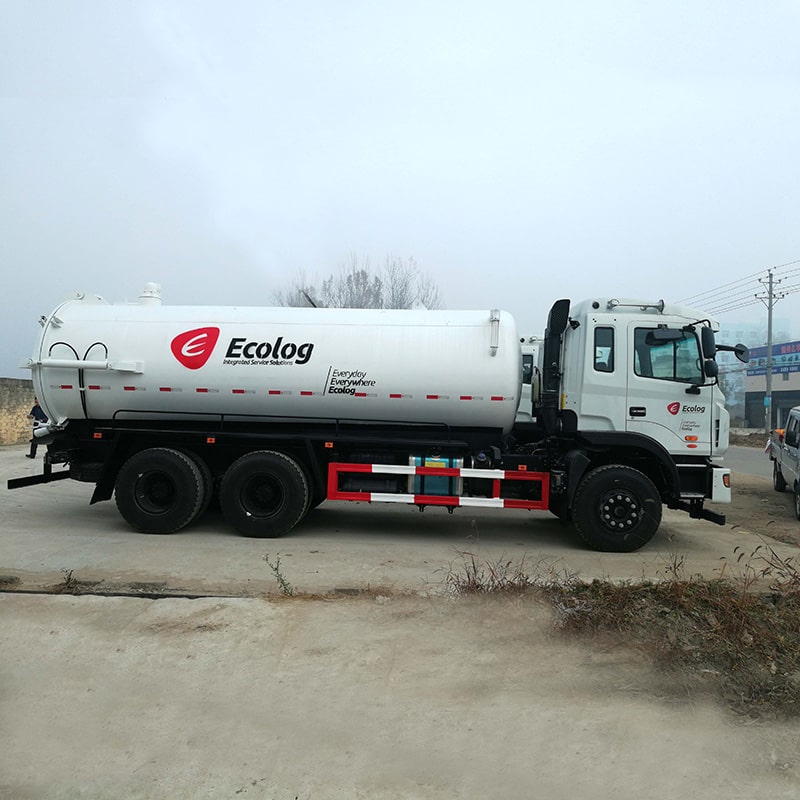 Camion d'aspiration des eaux usées à jet cubique JAC 6*4 22