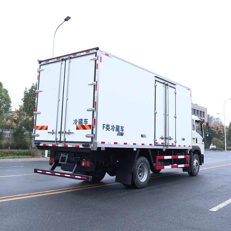 HOWO 4*2 35 cubic meter frozen meat refrigerated truck