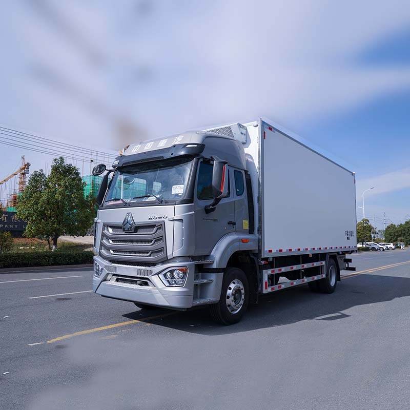 Camion frigorifique léger Sinotruk HOWO de 6,8 m à vendre