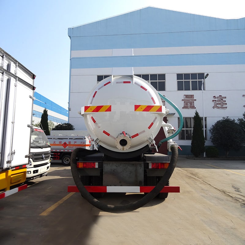 شاحنة شفط مياه الصرف الصحي SINOTRUK 6*4 جديدة أو مستعملة 20CBM