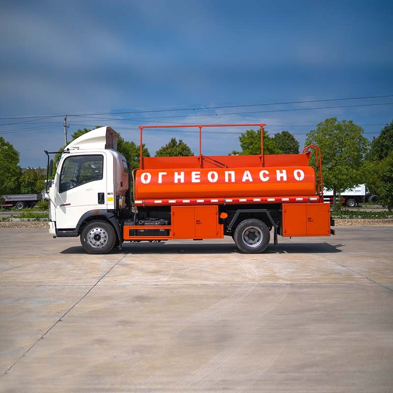 HOWO 5000L fuel tank truck