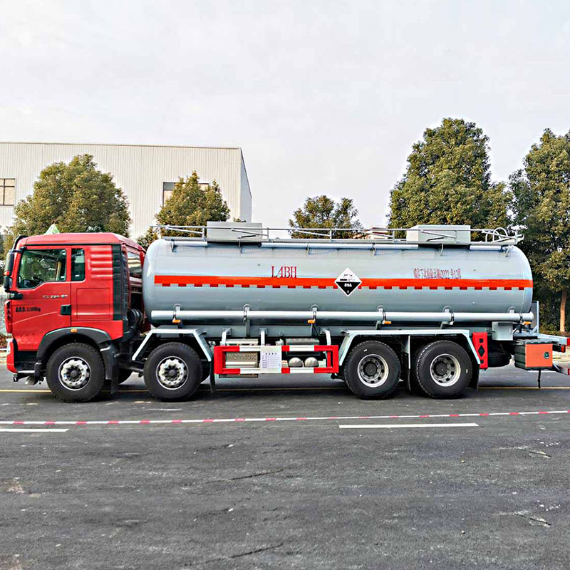 HOWO 8*4 HCL chemical sodium acid solution transport truck