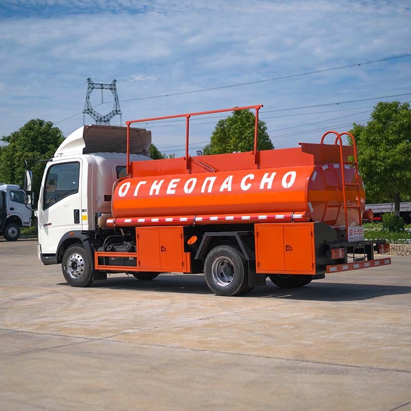 HOWO 5000L fuel tank truck