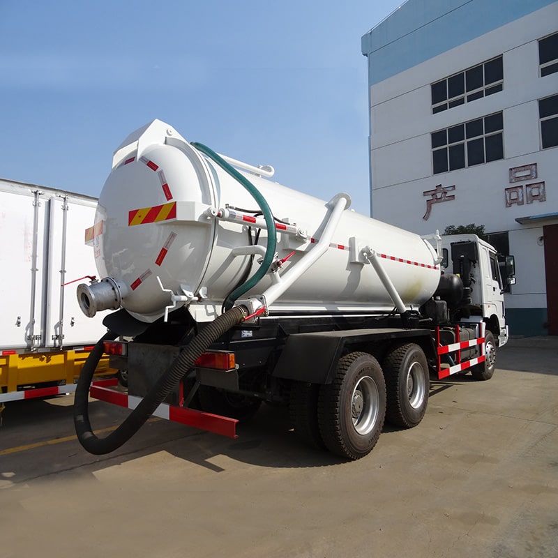 شاحنة شفط مياه الصرف الصحي SINOTRUK 6*4 جديدة أو مستعملة 20CBM