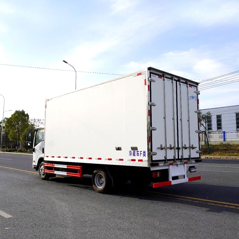 Camion frigorifique de fruits de mer congelés Isuzu 23 m3 au Japon