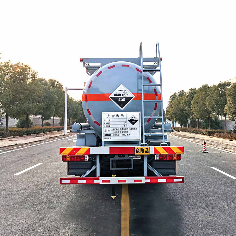 HOWO 8*4 HCL chemical sodium acid solution transport truck