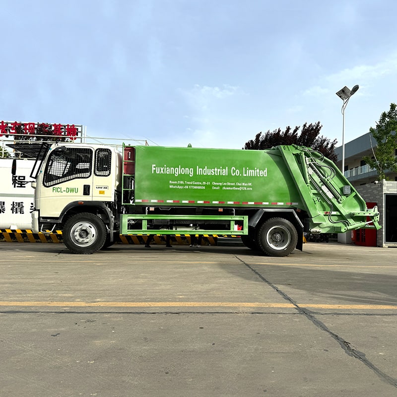Howo 9 CBM 4x2 Small Compressing Rubbish Truck for Sale