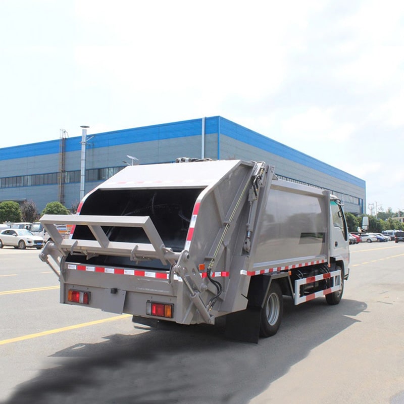 Camion à ordures compacteur ISUZU 5 m3 neuf ou d'occasion à vendre