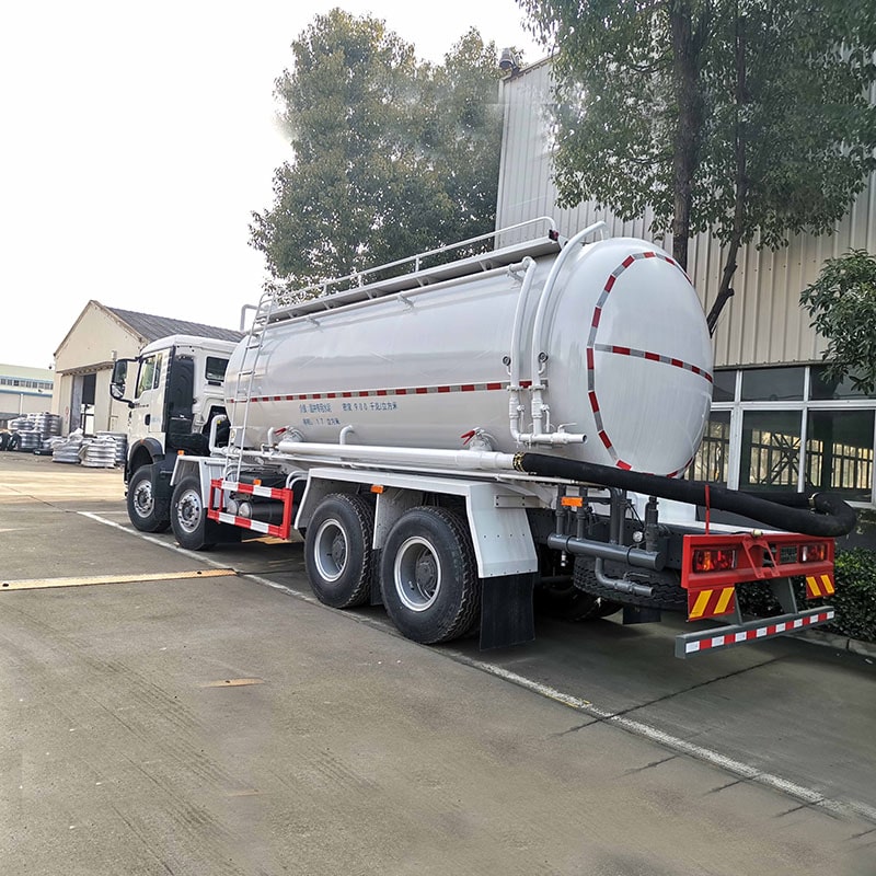 HOWO 8*4 33cbm dry powder cement transport truck