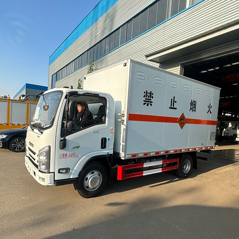 Japan ISUZU explosive flammable liquid goods transport truck