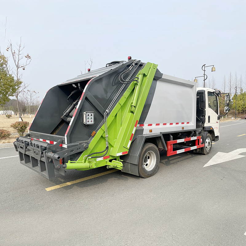 Camion à ordures compressé pour assainissement SINOTRUK HOWO 4*2