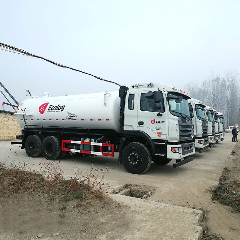 Camion d'aspiration des eaux usées à jet cubique JAC 6*4 22