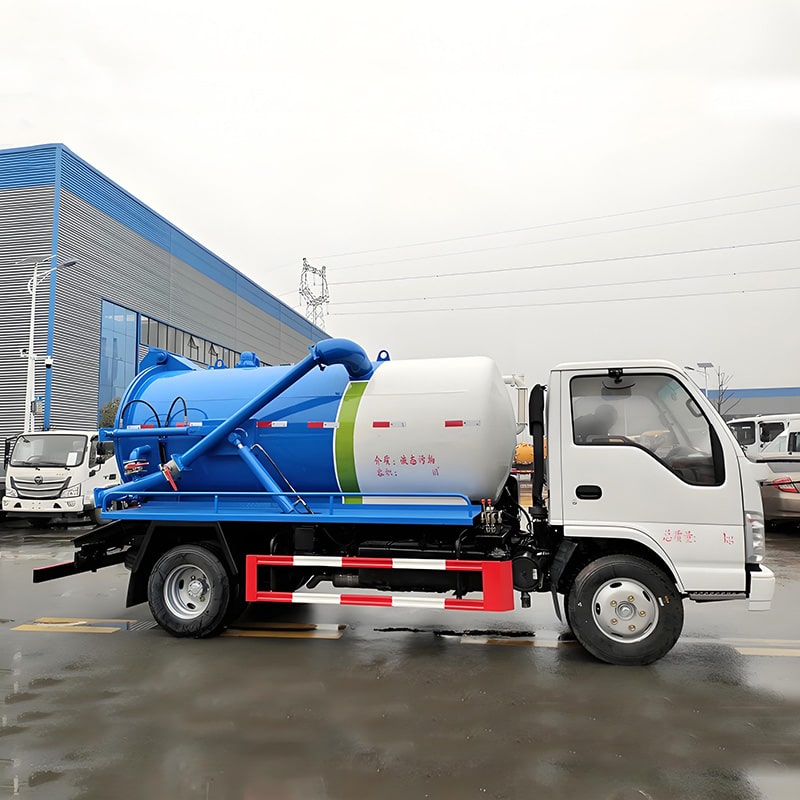 سعر شاحنة شفط مياه الصرف الصحي الصغيرة ISUZU ELF 5000L