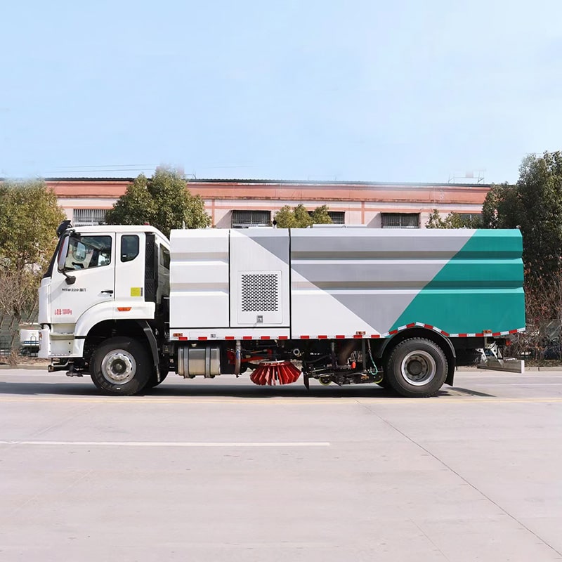 سعر شاحنة كاسحة الطرق SINOTRUK 4*2 الجديدة أو المستعملة