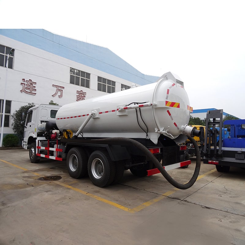 شاحنة شفط مياه الصرف الصحي SINOTRUK 6*4 جديدة أو مستعملة 20CBM