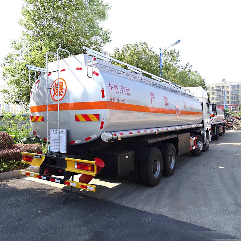 Camion citerne à mazout Shacman 8X4 30000L