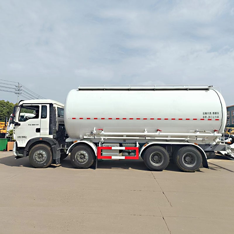 HOWO 30 cbm 8*4 wheat corn cement material tank truck
