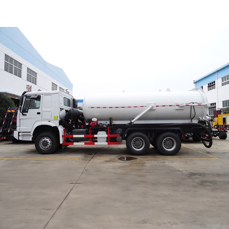 شاحنة شفط مياه الصرف الصحي SINOTRUK 6*4 جديدة أو مستعملة 20CBM