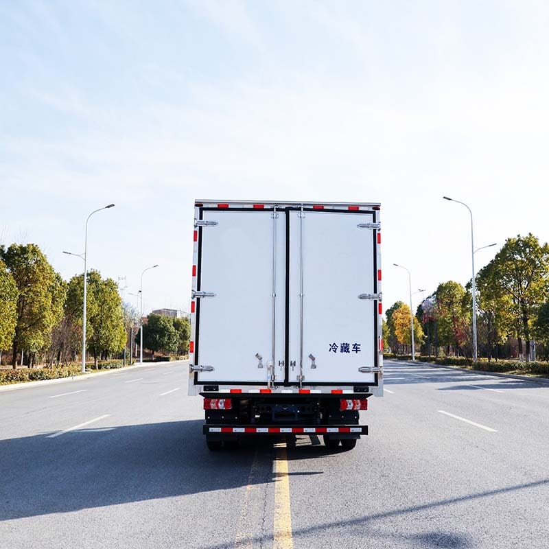 Camion frigorifique JAC 4X2 pour le transport de légumes et de viande