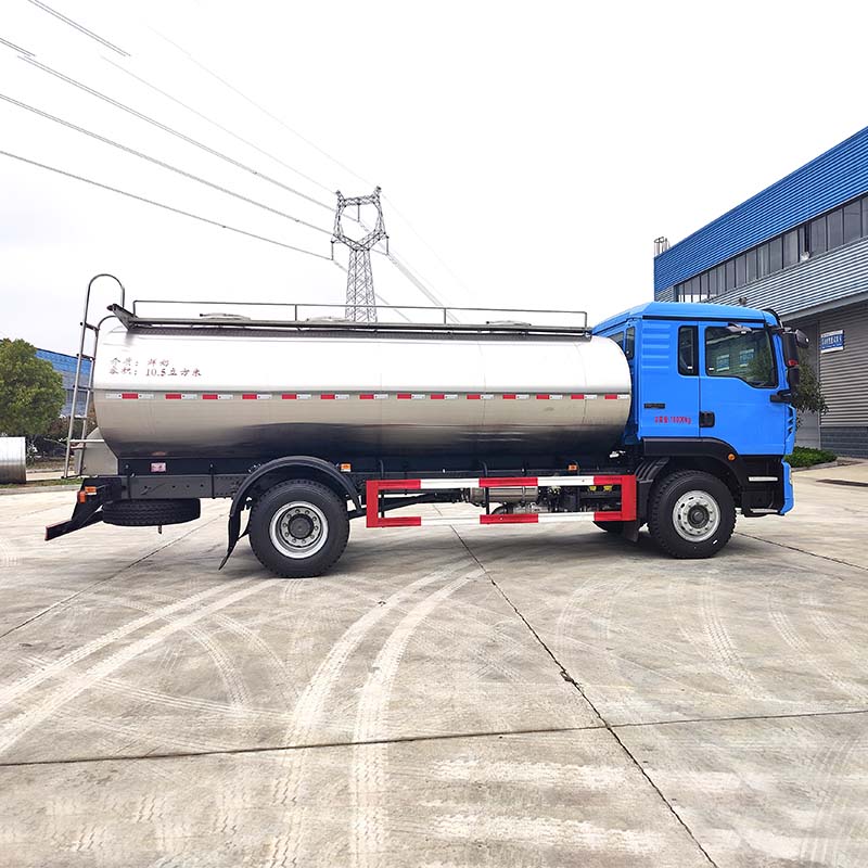HOWO 13t milk truck for milk transportation