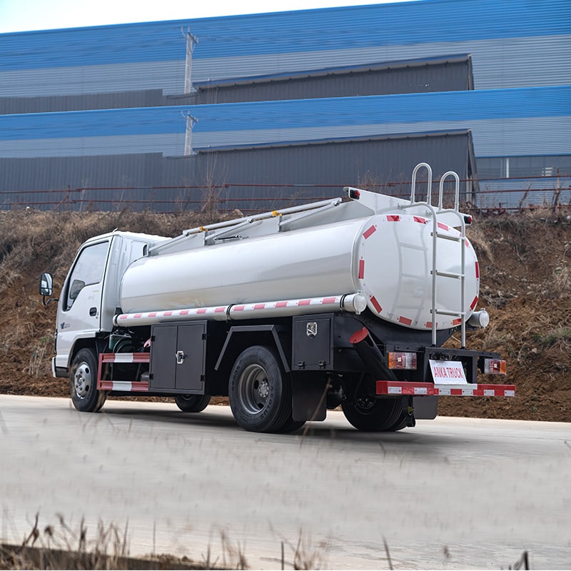 ISUZU 5000L fuel tank truck