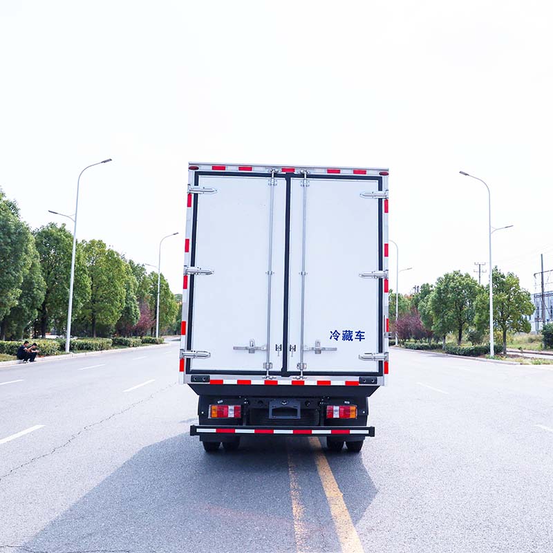 Howo 4X2 5T Refrigerated Truck