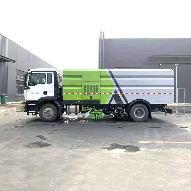 Camion balayeuse aspirante à eau SINOTRUK 4*2