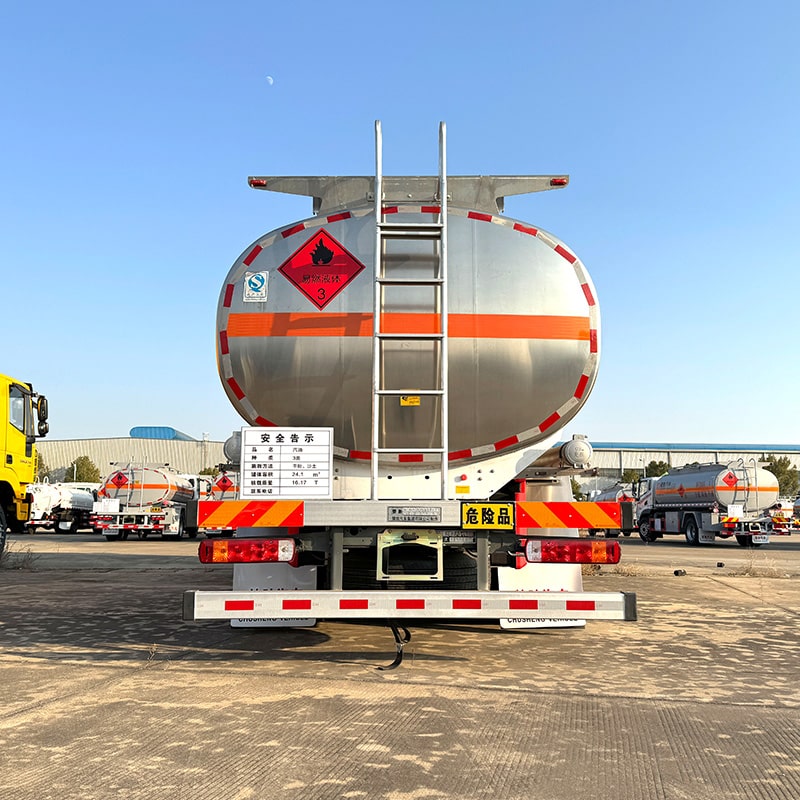 Camion de livraison diesel en alliage d'aluminium HOWO 25 000 litres