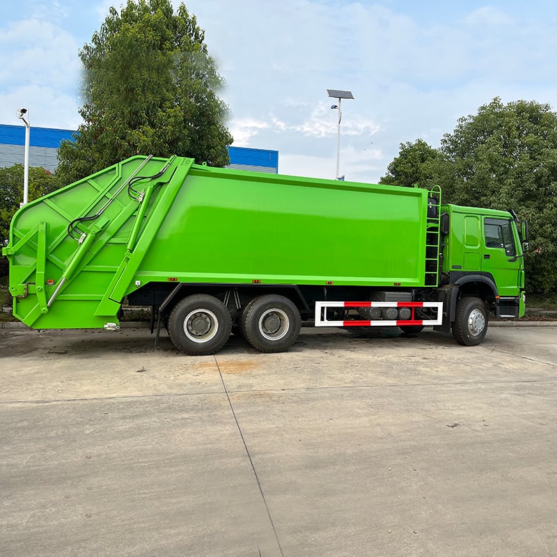 Camion poubelle compacteur SINOTRUCK HOWO 18 CBM 6 x 4 à vendre