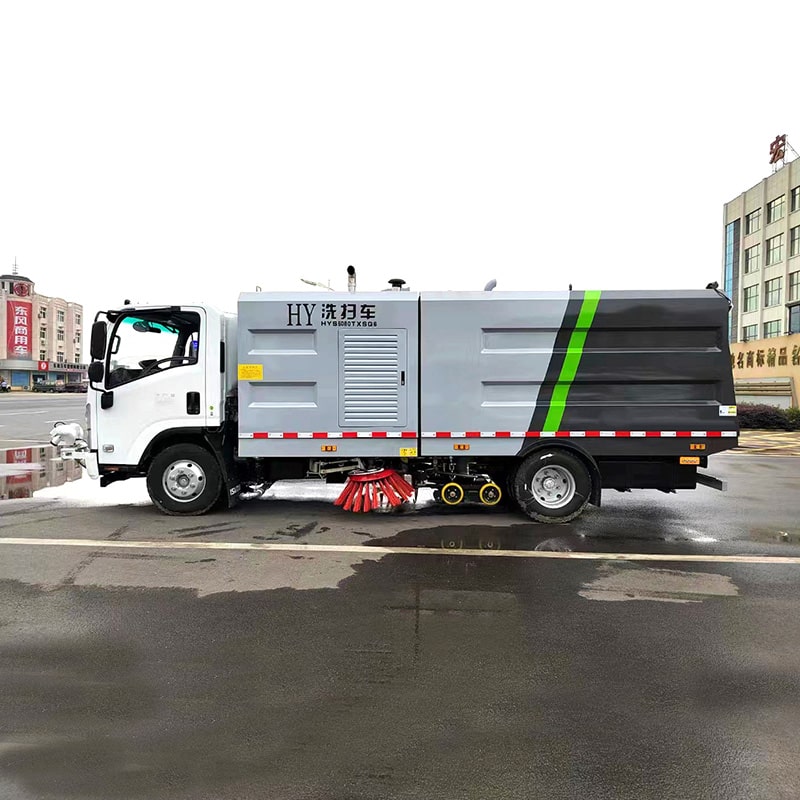 ISUZU 4cbm high-pressure flushing self-cleaning road sweeper