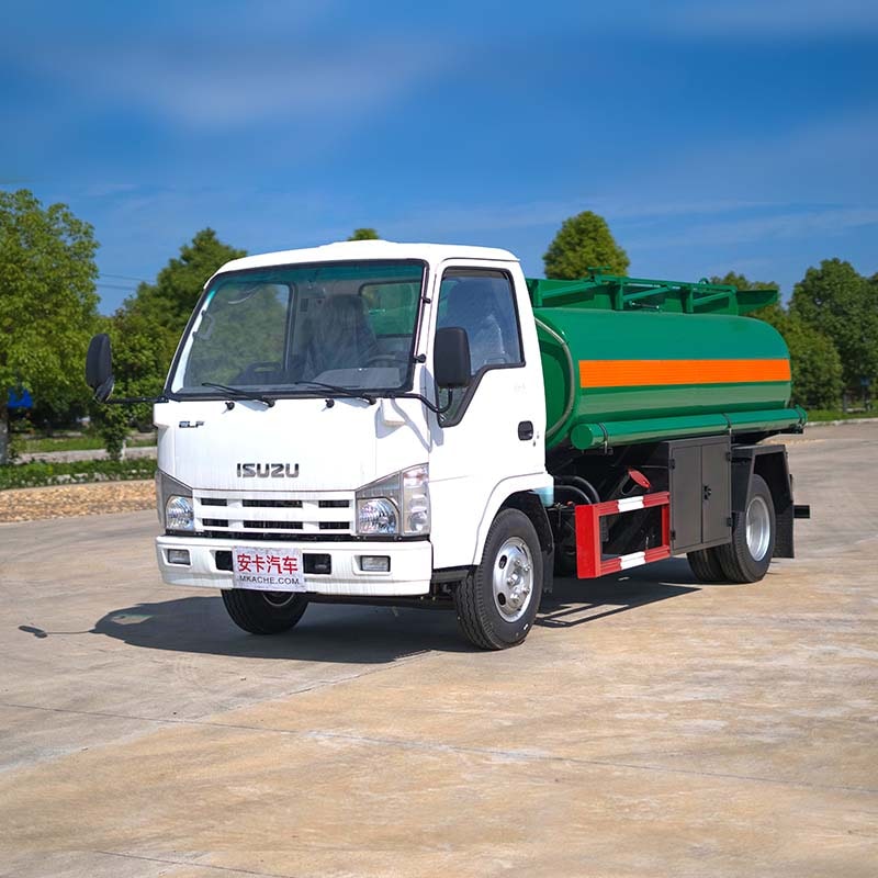 ISUZU 5000 литров дизельный топливозаправщик