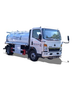 HOWO 9000L fuel tank truck