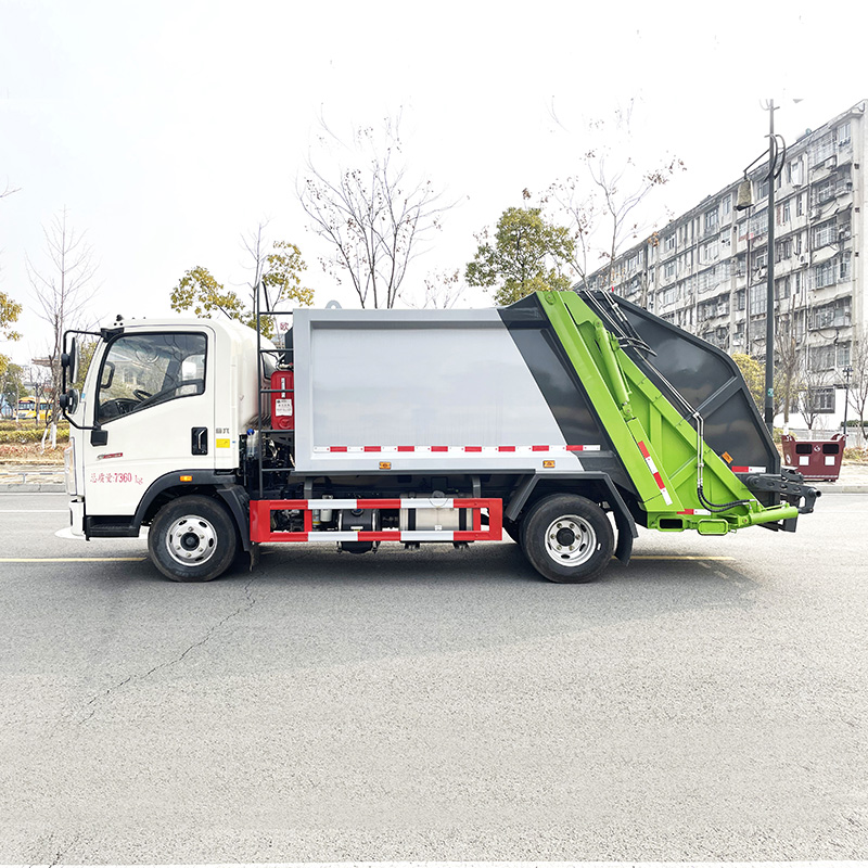 Camion à ordures compressé pour assainissement SINOTRUK HOWO 4*2