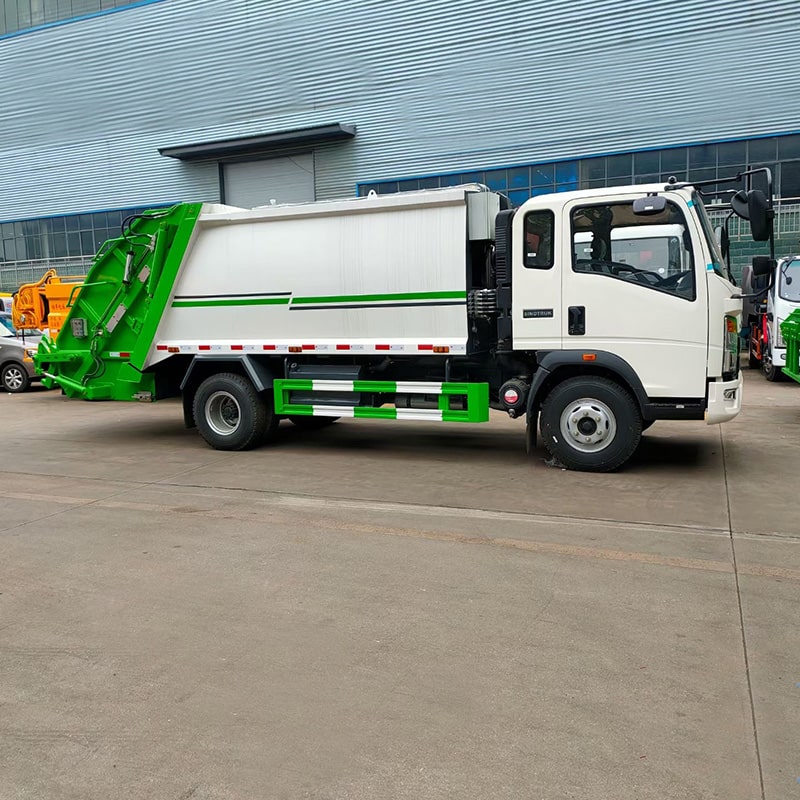 Howo 4x2 9 CBM Small Garbage Compactor Truck for Sale